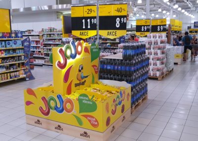 Papoušek a hologram! JOJO se představuje pestrými vystaveními